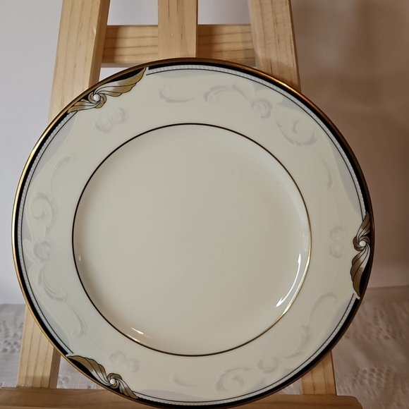 Nortitake Formal Bone China Ivory and Gold Trim Bread & Butter Plate Sunswept... - Picture 2 of 10